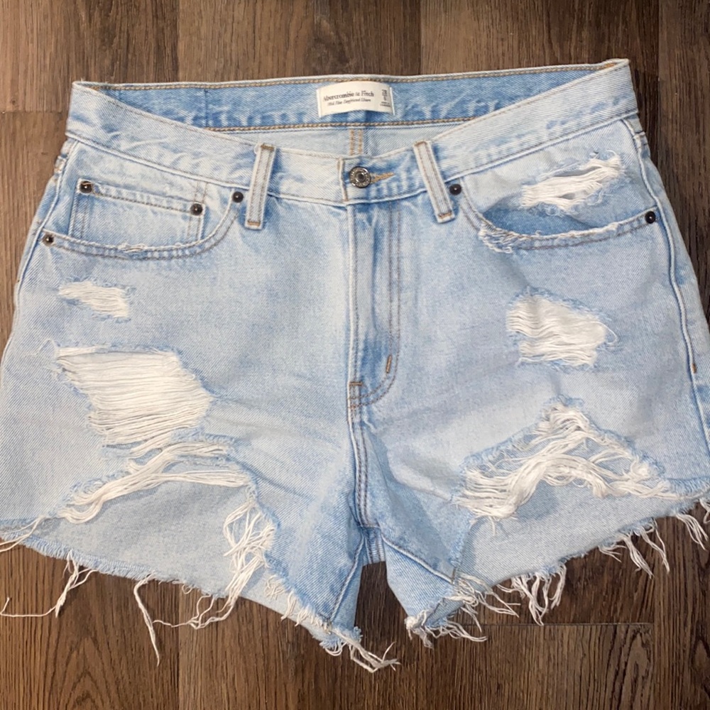 Abercrombie & Fitch mid rise light denim destroyed shorts size 28/6r